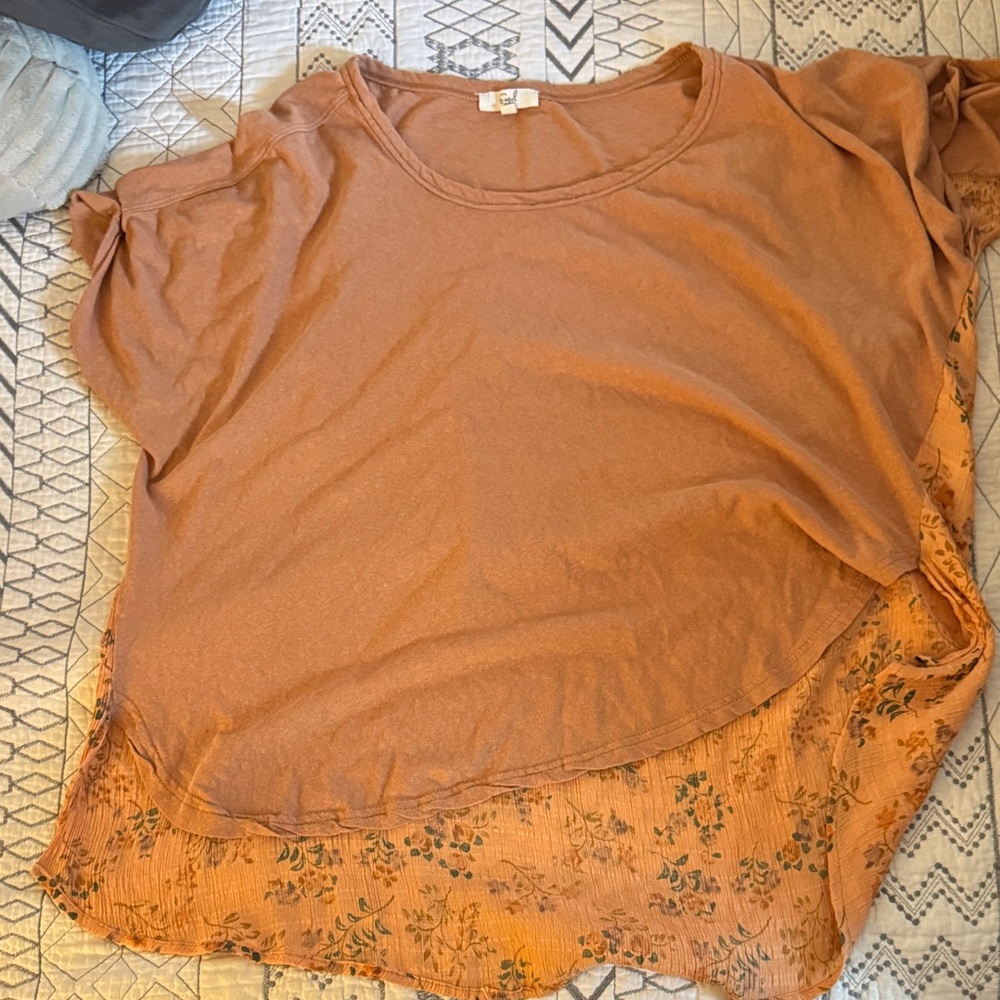 Easel | Women's Floral Hem Top | Size Large